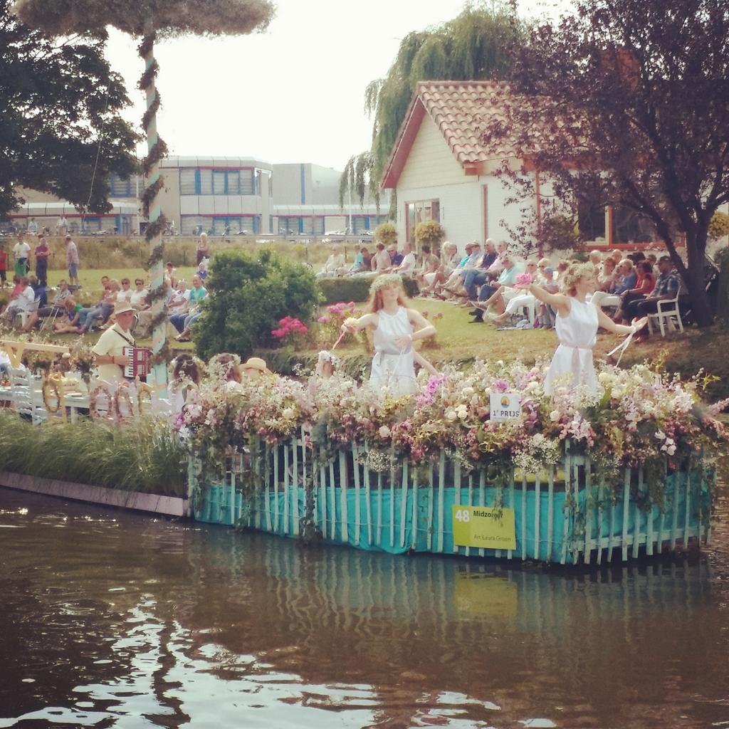 Trots Westlands ondernemerschap tijdens Varend Corso 2015 mooi evenement om mee te maken! #varendcorso <a href="/applefieldtv/">Applefield Televisie</a>