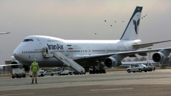FRANCE24's tweet photo. Iran wants to buy 90 planes a year to renovate fleet http://t.co/p3J9RcCxvq http://t.co/uxCCnhRDsB