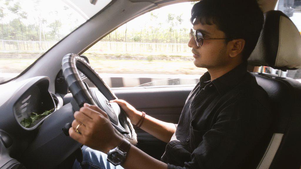 KalleshIM's tweet photo. Life is like driving a car. It’s okay to look behind sometimes but keep looking straight because life’s goes on...😊 http://t.co/L537zWBq6X