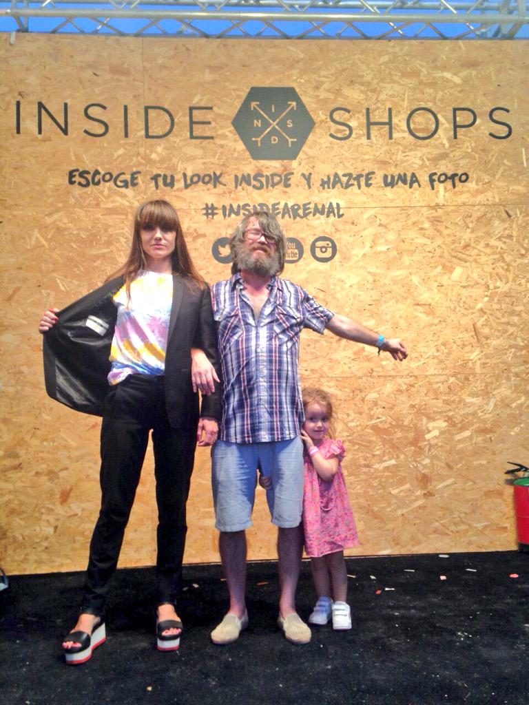 InsideShops's tweet photo. Visitas que molan ☺️ @LaBienQuerida #InsideArenal #escenarioInside @ArenalSound http://t.co/C8DIdBrZdC