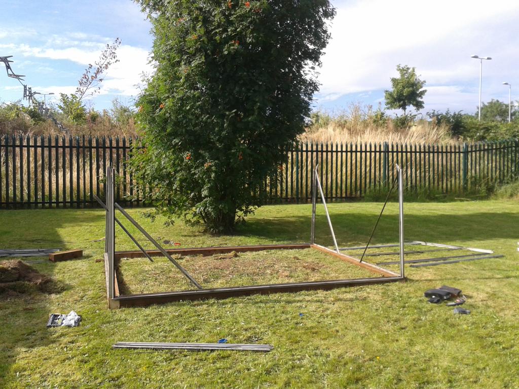 OnRootToYew's tweet image. Starting to put the greenhouse up