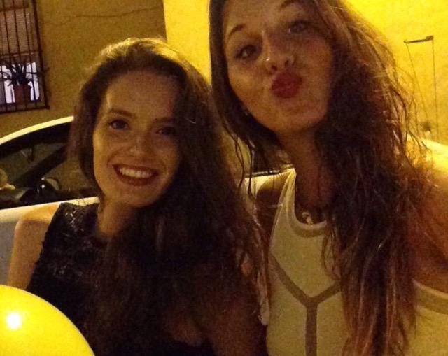 mariaquiles__'s tweet photo. Felices 18 a una compañera de agobios y risas durante dos años. No podrían haber sido mejores estando tú, te quiero🔞💗 http://t.co/W8oNmKulSt
