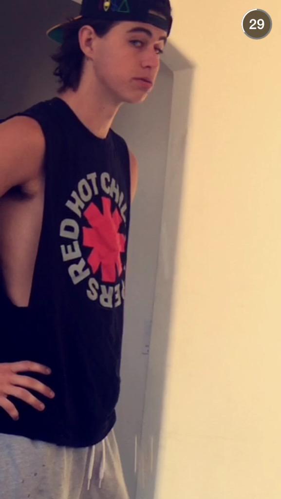 kelcijune's tweet photo. @tez #callmetez Call me babe and make my day x29 Waiting like http://t.co/awj2kN0759