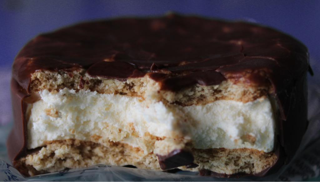 MoonPie's tweet photo. It's National Ice Cream Sandwich Day! Beat the summer heat with a frozen MoonPie treat. #IceCreamSandwichDay http://t.co/wug8x8d1Cl