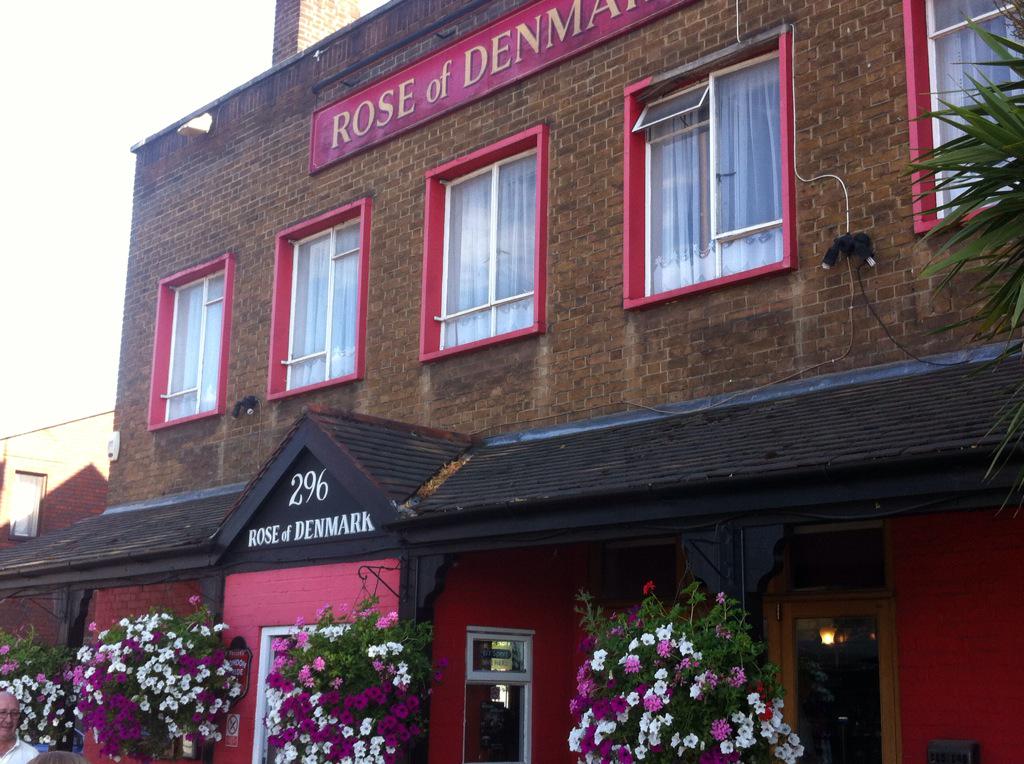 hellonotdeadyet's tweet image. How to spend a Sunday afternoon @CAFC_RoD  #CommunityShield #AFCvCFC #weekend #SundayGame #football #LNDY