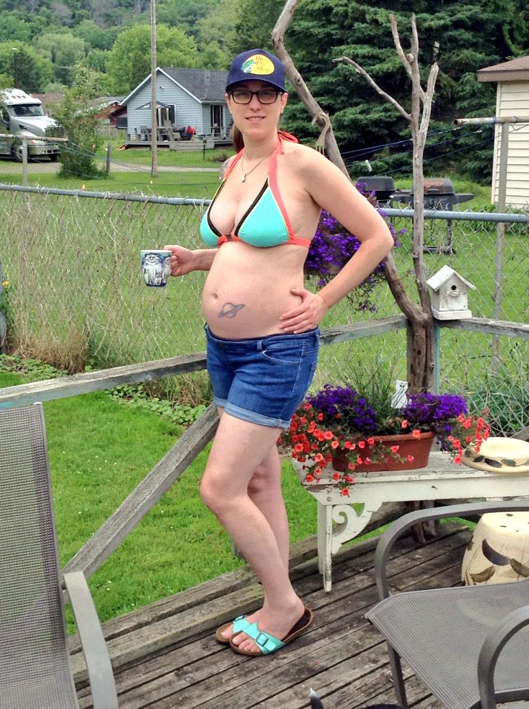 kellywetherup's tweet photo. Just living the #preggo life. http://t.co/3fZrq8rG26