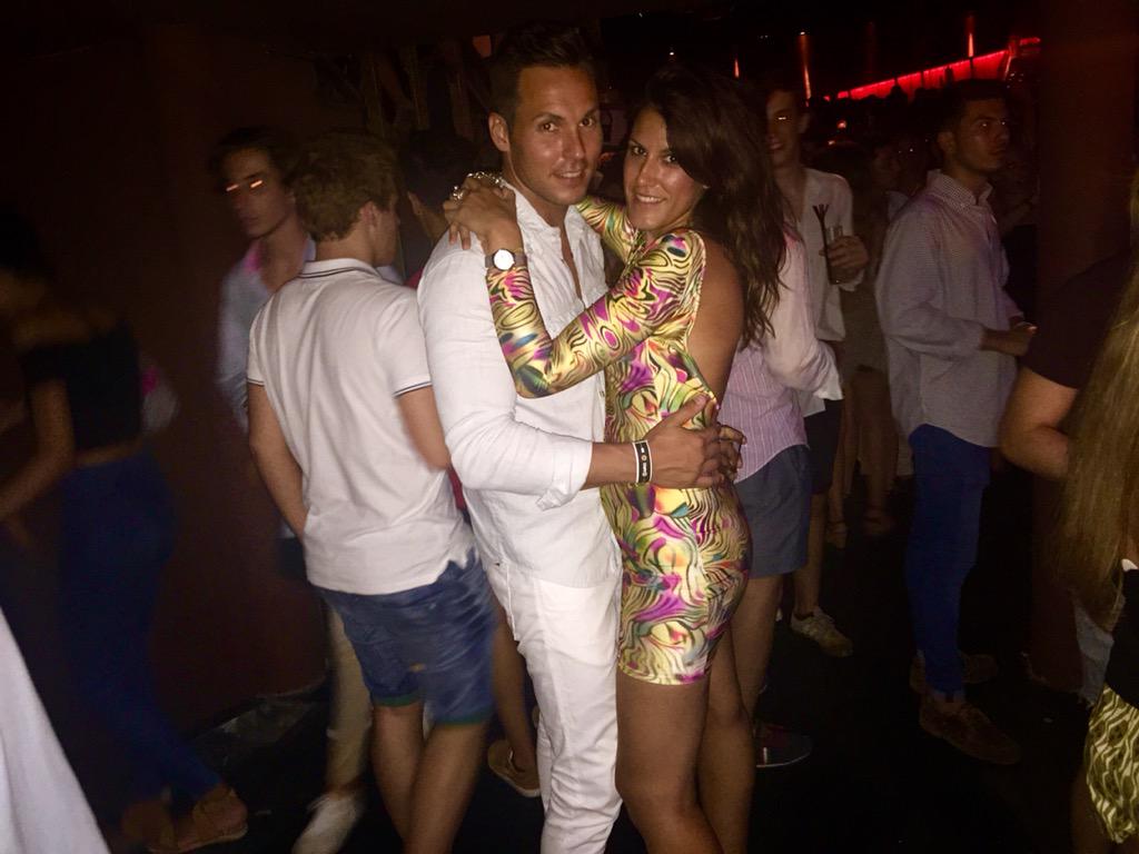 _CarlosLozano_'s tweet photo. #xairo #nochesconamigos #risas #bebeunpoco #sumer2015 http://t.co/vXppFpSSPO