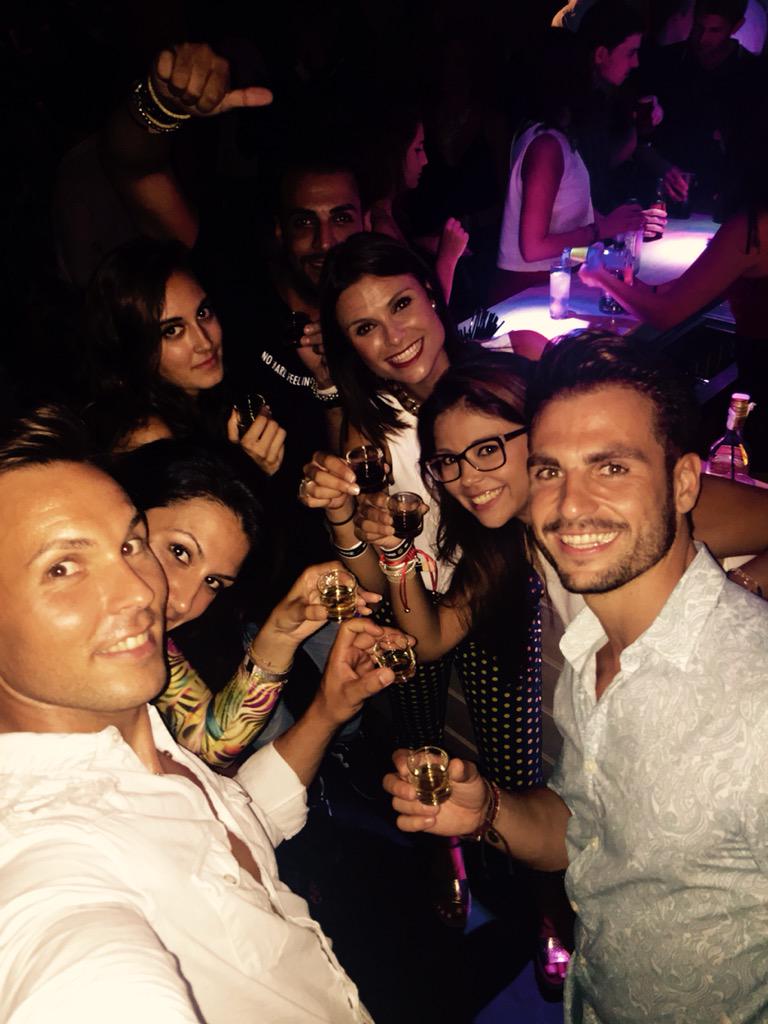 _CarlosLozano_'s tweet photo. #xairo #nochesconamigos #risas #bebeunpoco #sumer2015 http://t.co/vXppFpSSPO