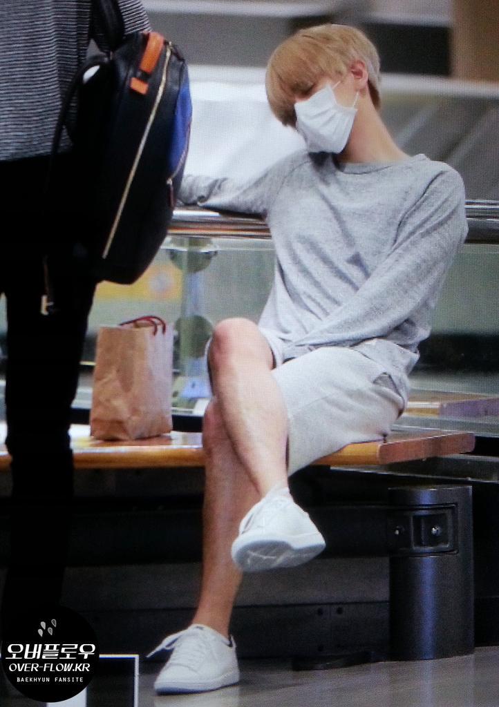 overflow0506's tweet photo. 150803 인천공항입국 백현이 돌아가서 푹쉬길 ;ㅅ;! http://t.co/LCwipHn3aJ