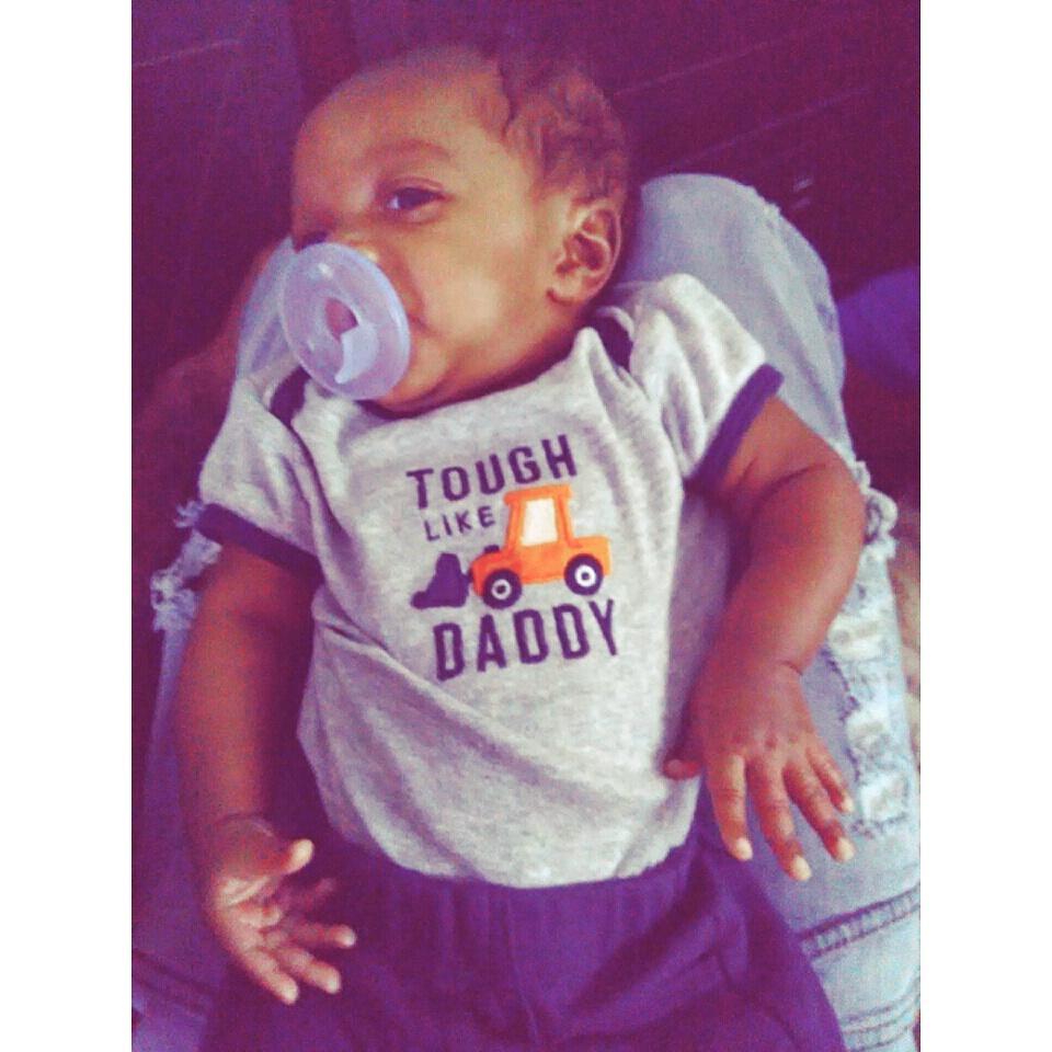 TaeeDeniro's tweet photo. He wanna be Army strong like daddy #LikeFatherLikeSon http://t.co/0Sg0XWuYSm