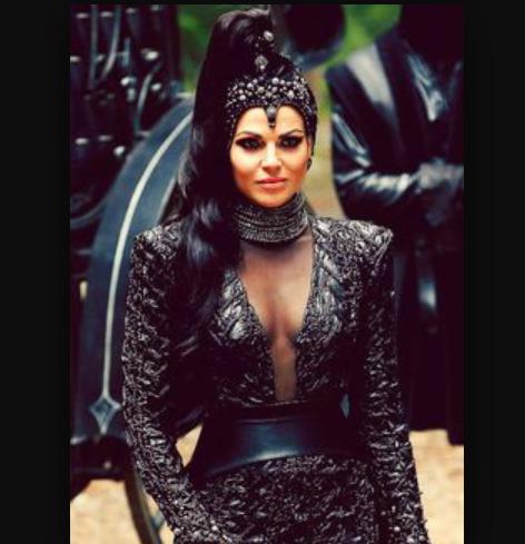 weareouat's tweet photo. Who is your favorite QUEEN? 👑

RT for Regina Mills -The Evil Queen
FAV for Anastasia - The Red Queen http://t.co/MPZj7BJvl9