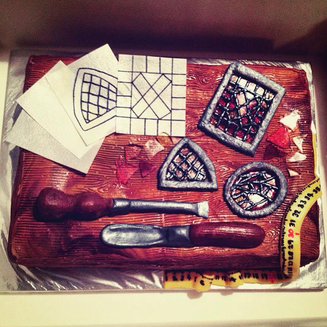 CrumbsCakeBlog's tweet photo. @DrOetkerBakes My stained glass workbench cake for @PFStainedGlass (and the original bench that inspired it!) http://t.co/h7mlC2NGSs