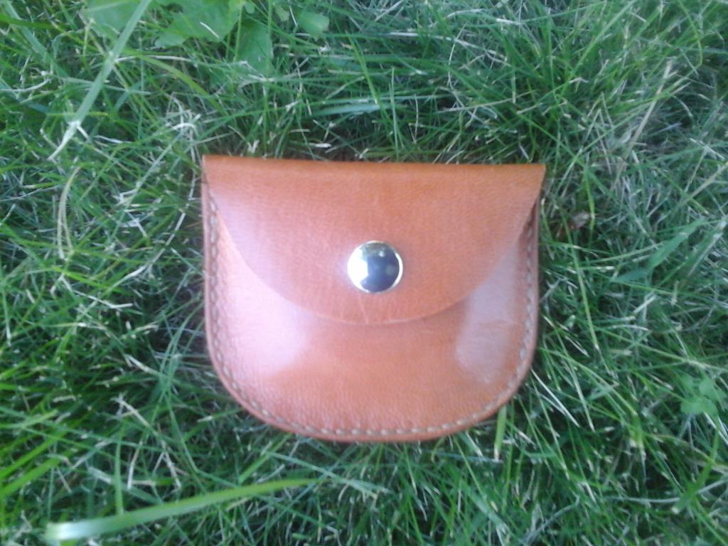 bernipiel's tweet photo. Monedero piel de cabra,cosido a mano.Artesania auténtica. http://t.co/1vODhuhPcF