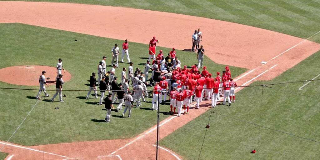 Reds's tweet photo. After @DatDudeBP hit by a pitch in the 8th inning, benches clear in today's game vs Pirates.
http://t.co/TnR2wPkQ3z http://t.co/Sr8UU4z2hH