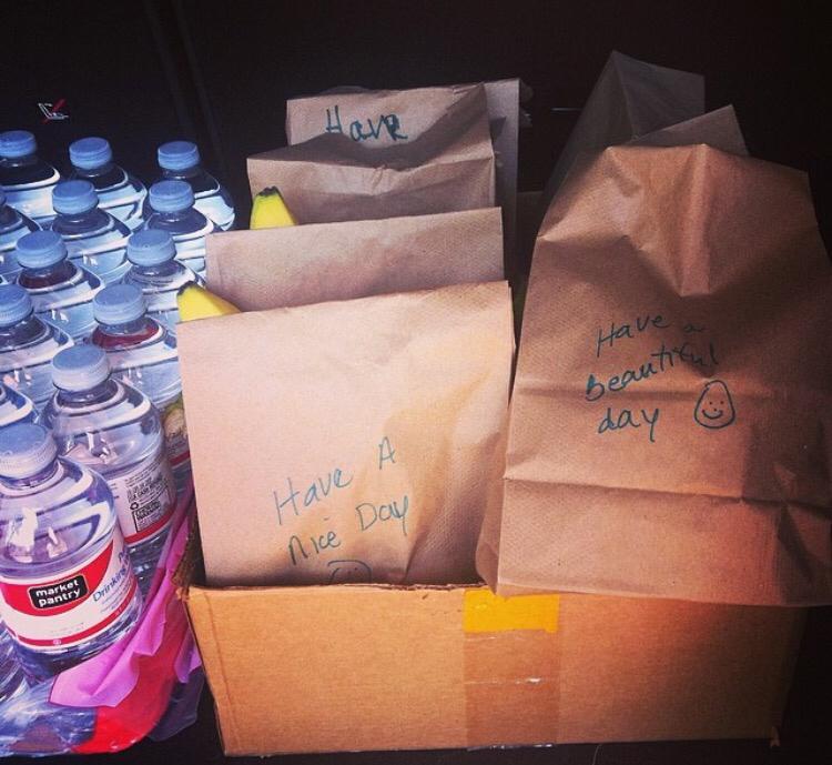 FeastitForward's tweet photo. Day 2 #RandomActsOfFeast @OMGwine passed out sack lunches to homeless. Tell us your story http://t.co/B82dhv50Wc http://t.co/MO28E8tLPG