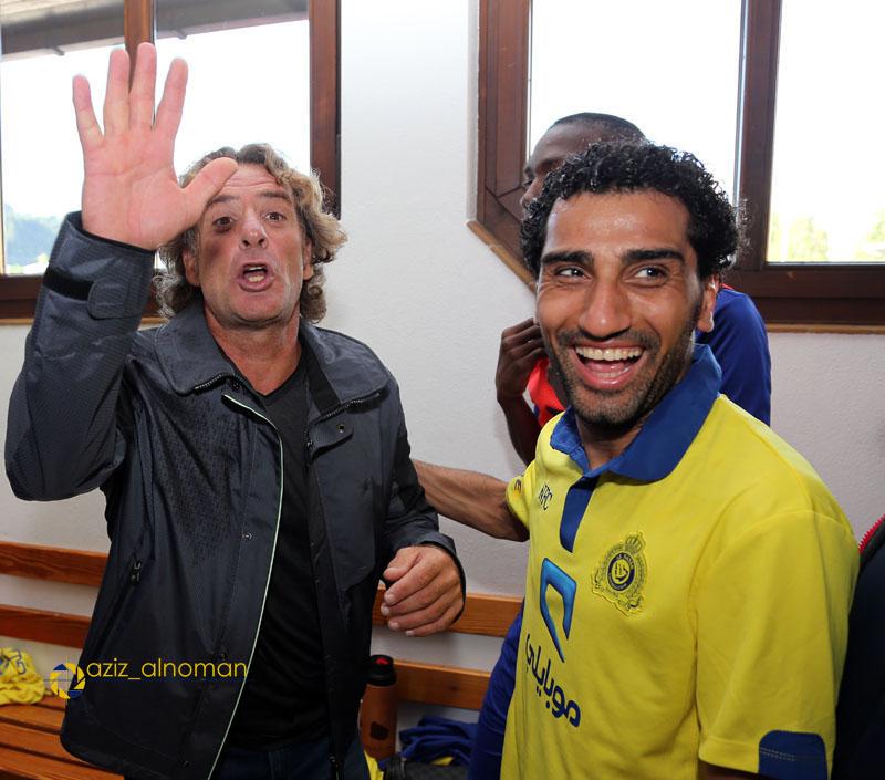 55055majed's tweet photo. الداهيه كارينيو مدرب النصر السابق مع نجوم النصر قبل مباراة السد الوديه 💛💙
http://t.co/DS1NcKXQ5X