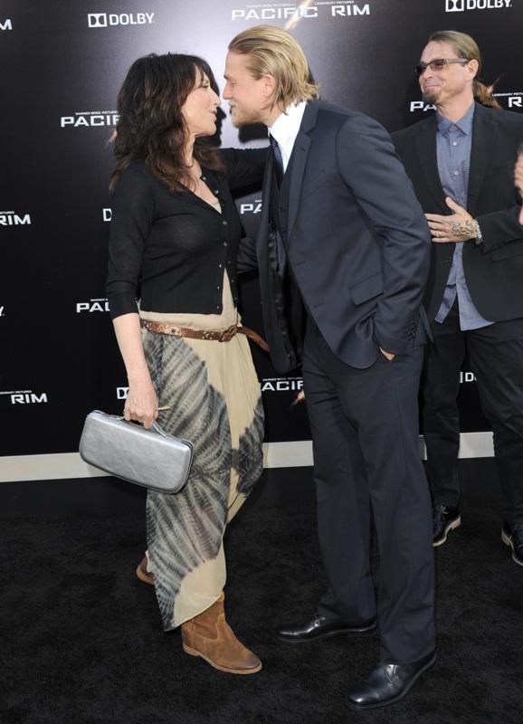 black_mamba_06's tweet photo. #SOASunday<3 Mom, Daddy &amp; Son #SOA4EVER #Legends #ThankYou<3 @ECharlieHunnam @sutterink @KateySagal @SOAAddicts &amp; http://t.co/7azT08rhYB