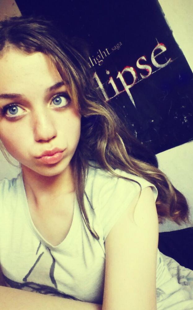garbr's tweet photo. Listening to music.xd http://t.co/FWnnW4ZQ8E