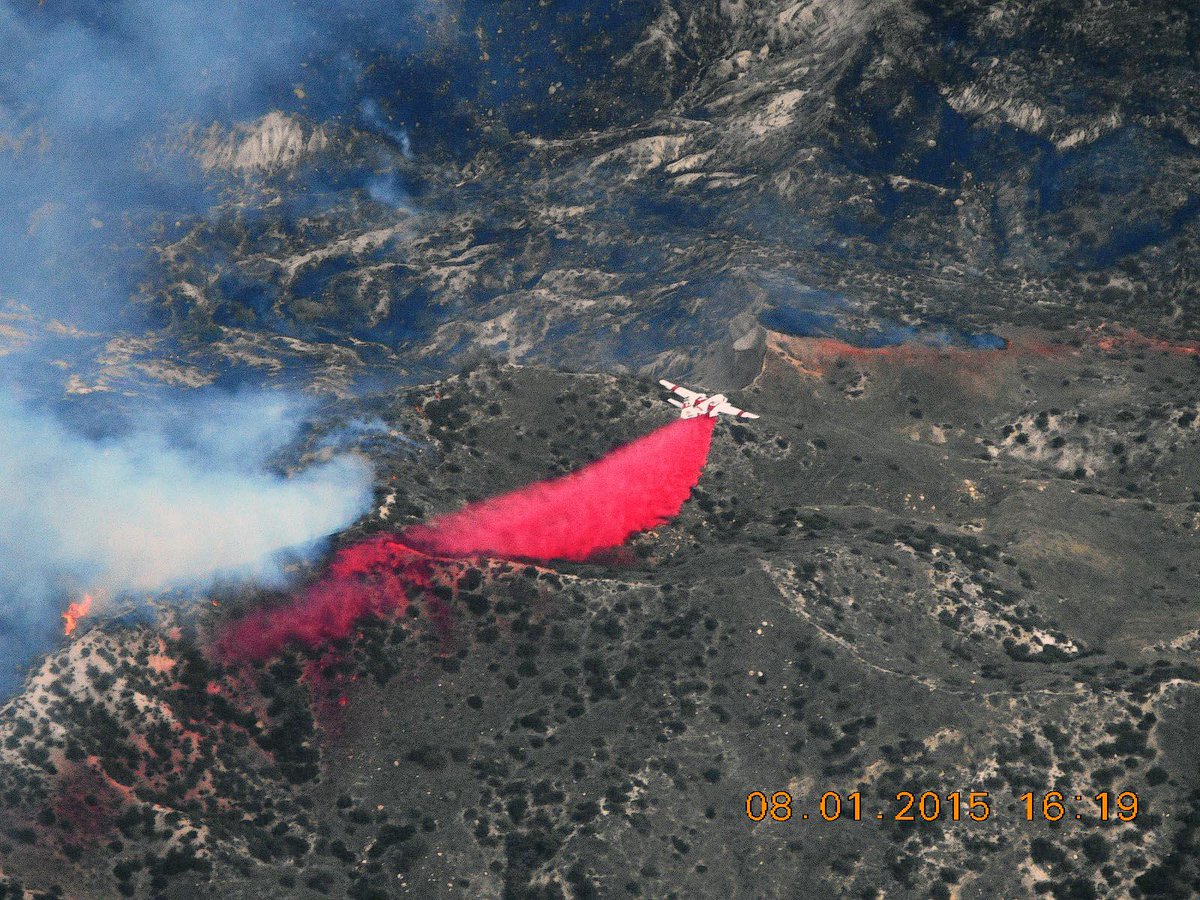 JhawkFire's tweet photo. MorePicsYesterday #TankerDrops #USFS #BDF #ScalesFire TakenFromAirTac310. Pilot LynnFlock @CALFIRERRU http://t.co/nWSxB3SY8L