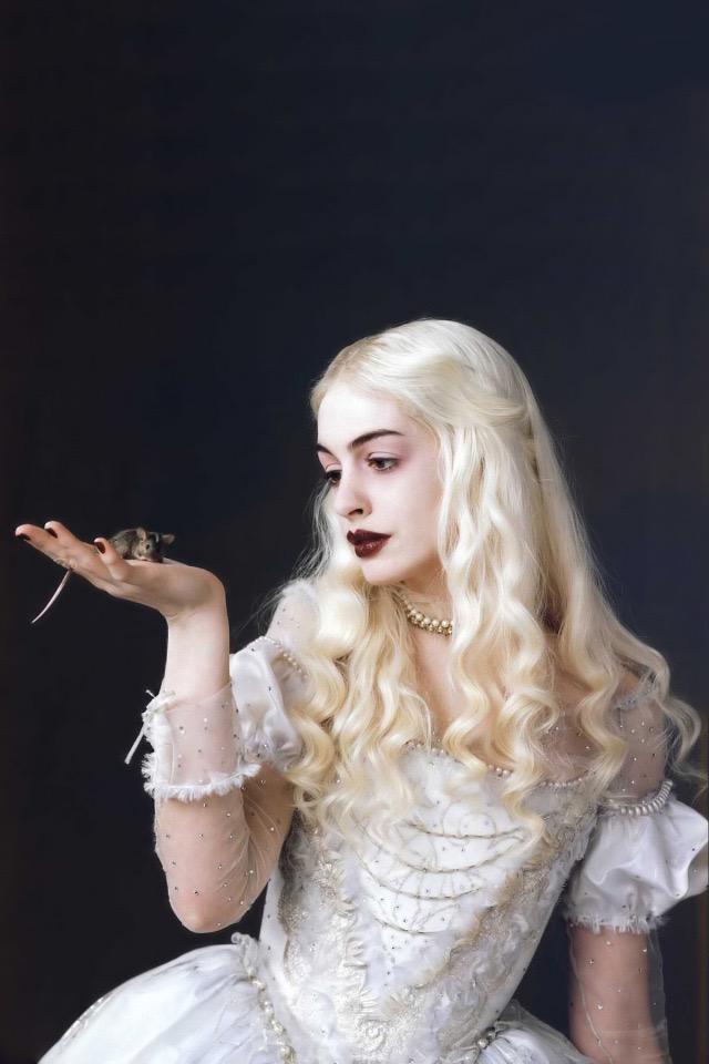 beautyofcinema's tweet photo. Portraits of Alice, the Red Queen, and the White Queen for Alice in Wonderland (2010) by Mary Ellen Park http://t.co/iPyGLysv2n