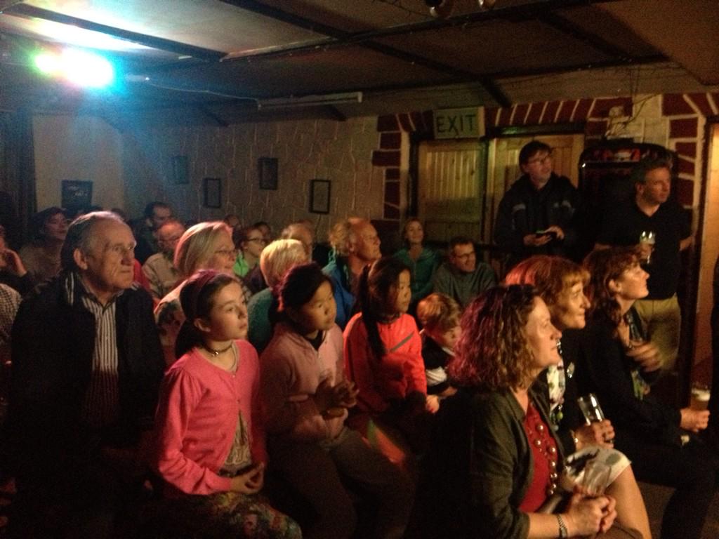 SligoCottage's tweet photo. Full house at Ellen's for tonight's reading of Oedipus #yeats150 #acountryunderwave #treadsoftly #WildAtlanticWay http://t.co/iXerRQqTrk