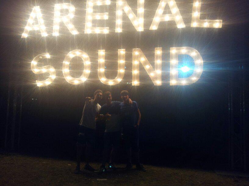 lamoscagao1's tweet photo. Esperamdo a Nervoo!!! #lareputamadre #antoooooniooo #ArenalSound2015 http://t.co/X36iBk2OIh