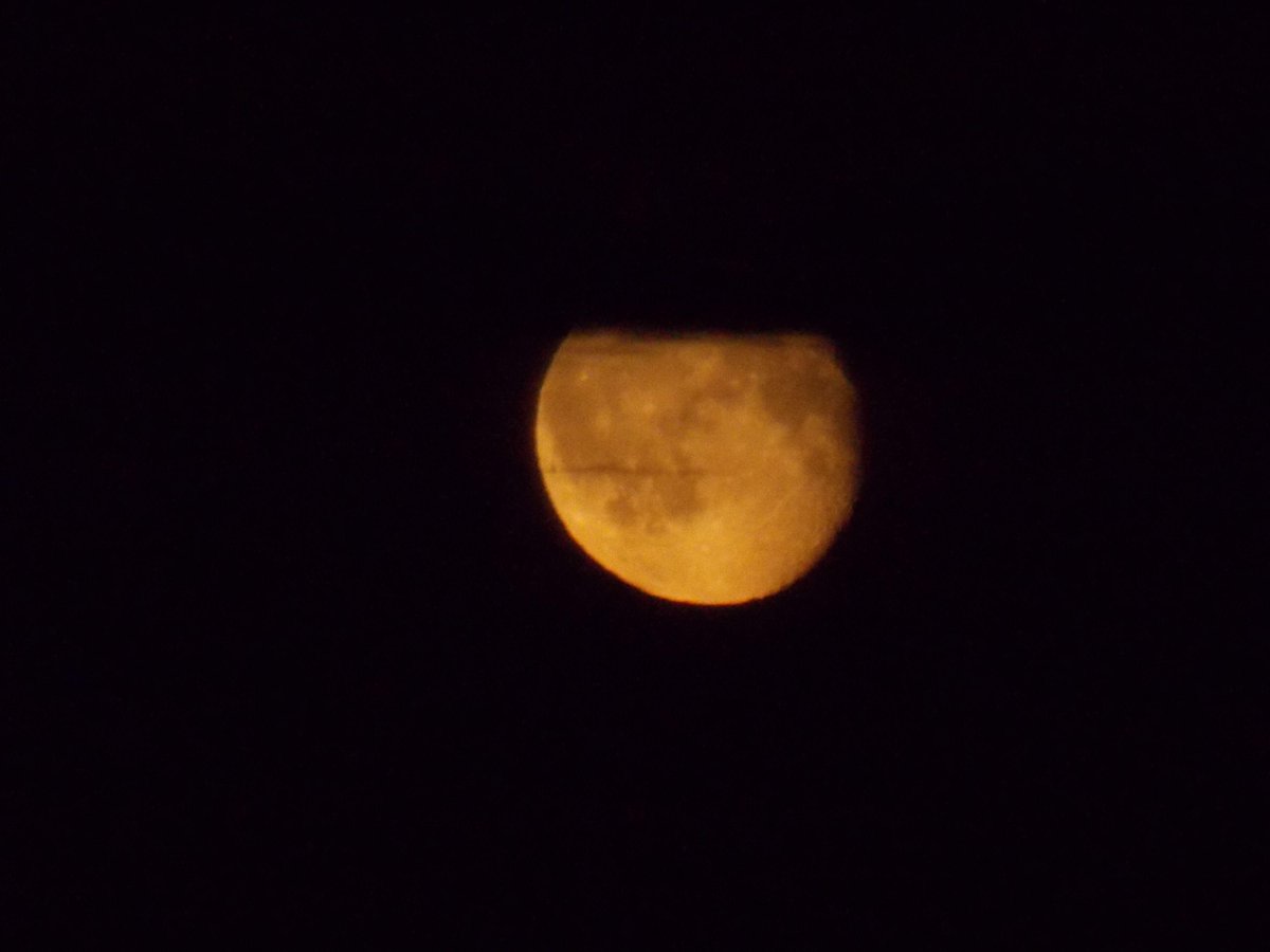 DavidBflower's tweet photo. Rising Moon through clouds. 2 August 2015. Nikon Coolpix L810 camera. http://t.co/LijDoelJ53