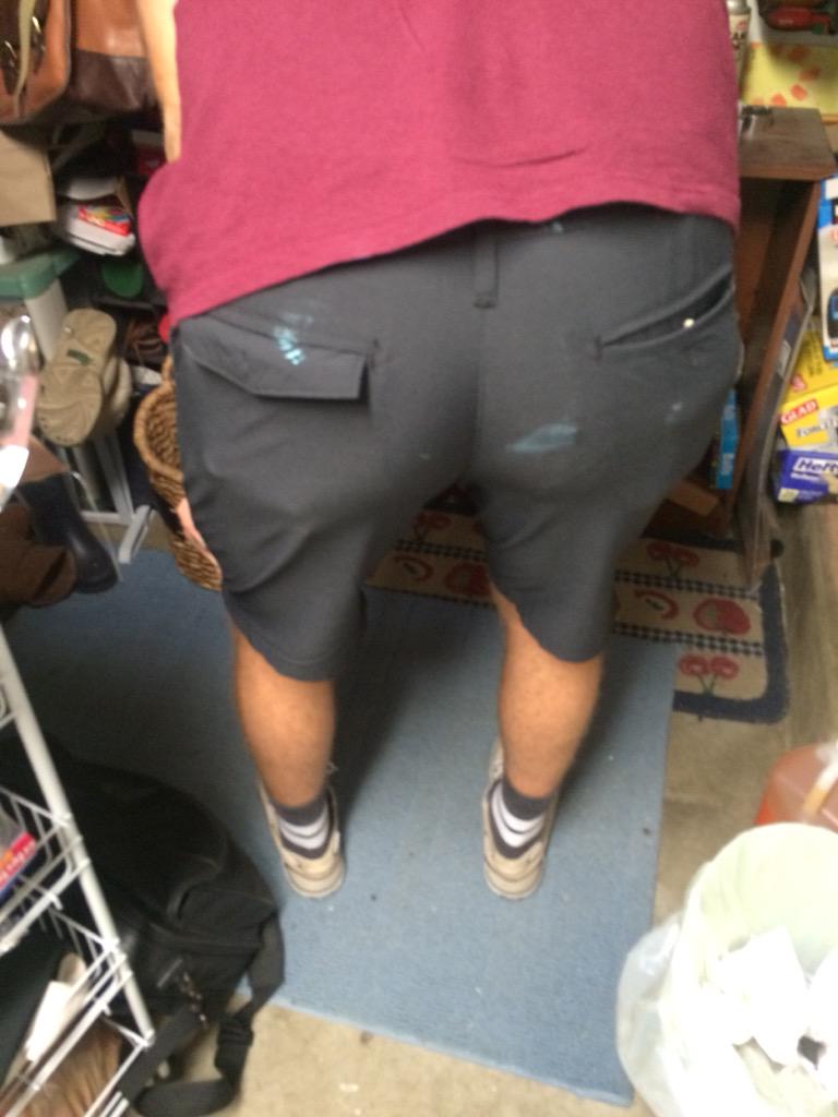 TPangia15's tweet photo. When the booty too strong for smurths http://t.co/jUjE9DTuWi