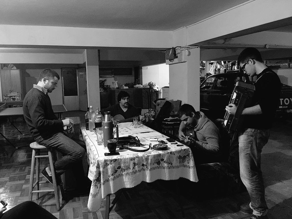 Seguimos de ensayo ... <a href="/coplaalta/">Nestor moreno</a> <a href="/estudio55/">Fernando R Arce</a> @LeoMarPES