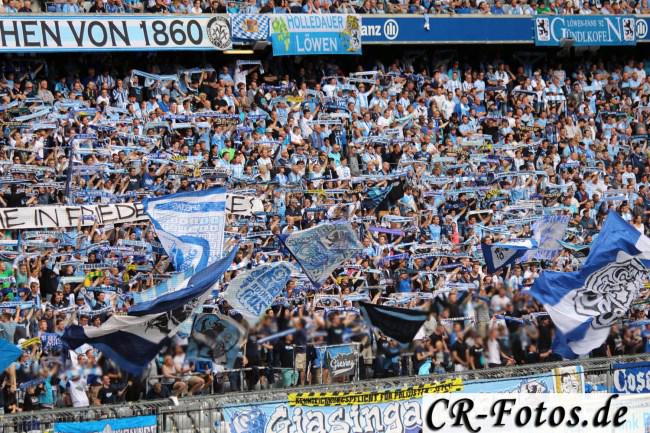FussballUltras's tweet photo. 1860 München - SC Freiburg 01.08.2015 http://t.co/H9wBuCdVKb