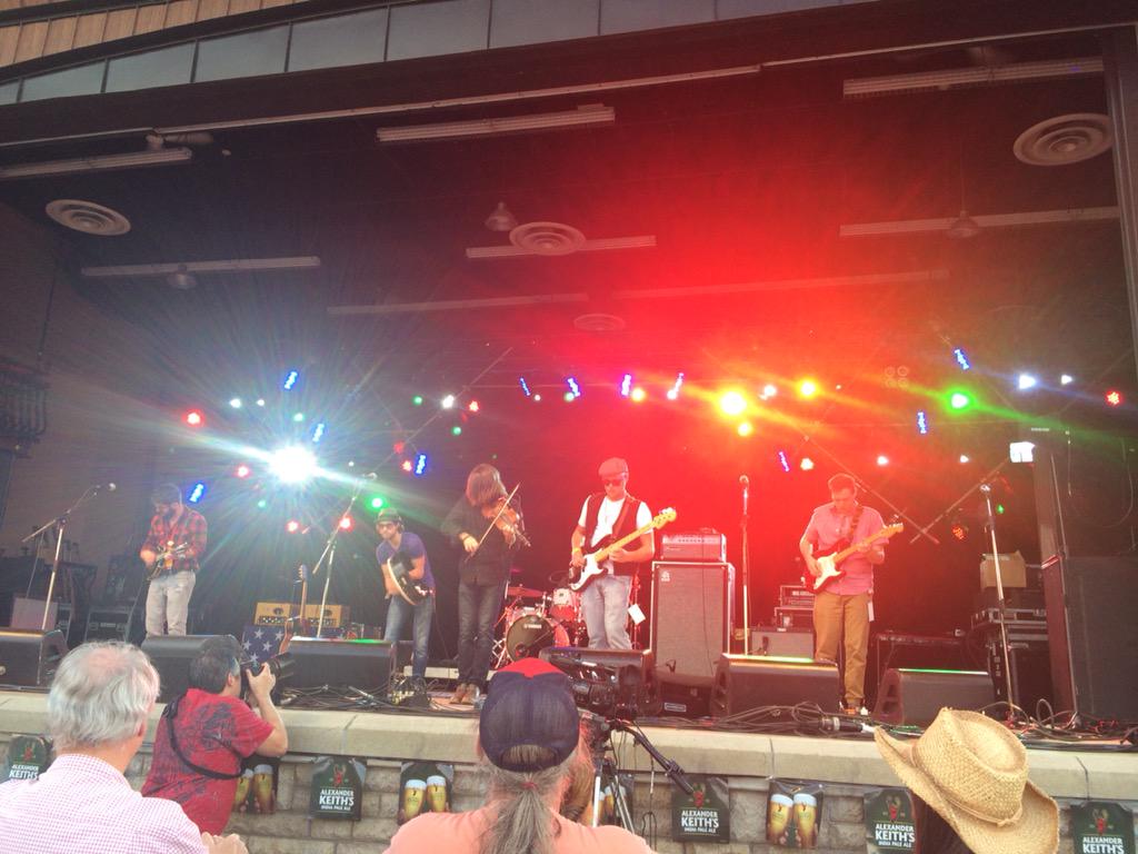 94.1 The Breeze tweet media