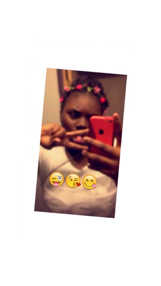 RaraaMacc's tweet photo. 😏💛 http://t.co/BRQxFi7kBQ
