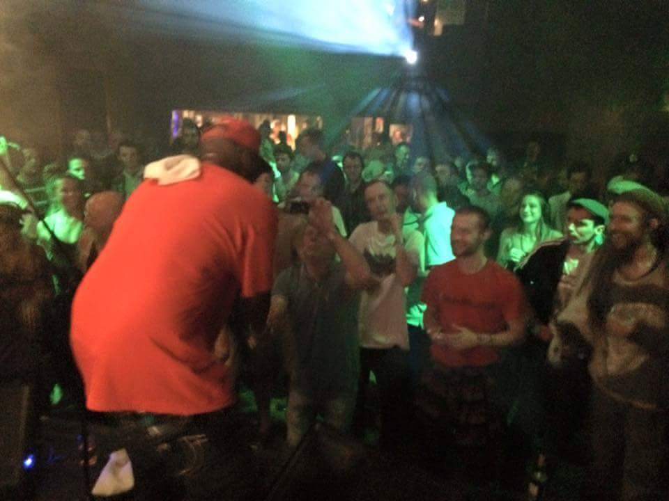 @DJMIKENICE <a href="/Sneaker_Sandy/">Sneaker Sandy</a> Hit u up when i reach back !!