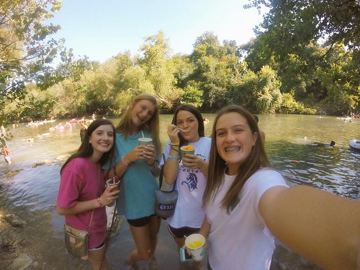 emilywrightt10's tweet photo. Perfect Sunday spent at zilker!🍧🏊🏻 http://t.co/048iI61I4p