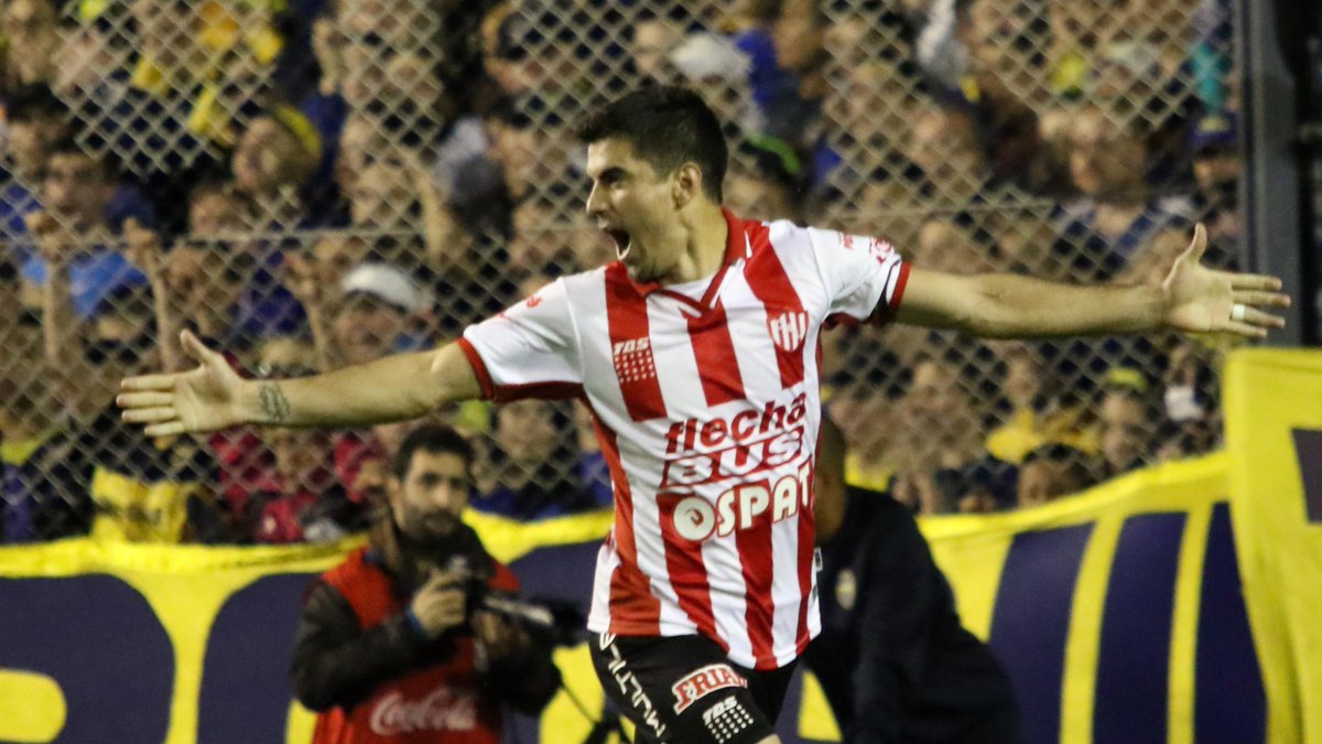 TyCSports's tweet photo. #Unión sorprendió a #Boca en La Bombonera con un triunfo y la punta sigue compartida: http://t.co/dl6BOLD8KT http://t.co/OfPSXLBCvT