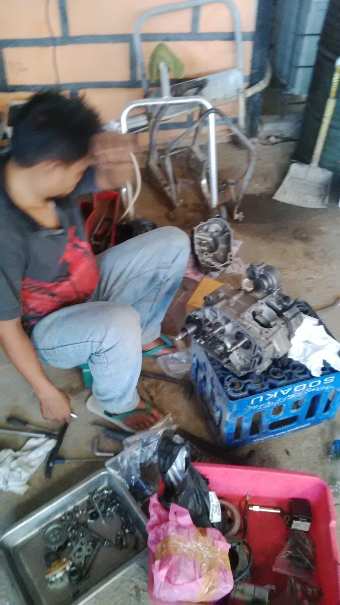 Yang mau overhoul/turun mesin motor apa saja bisa lgs bawa ke CHEMONK MODIFIED/AHRS Ciledug.