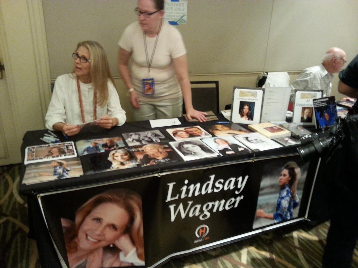 CyborgsPodcast's tweet photo. Yesterday @hollywoodshow1 @mslindsaywagner, Richard Anderson, Alan Oppenheimer #BionicWoman #SixMillionDollarMan | http://t.co/rqGVPcqATO