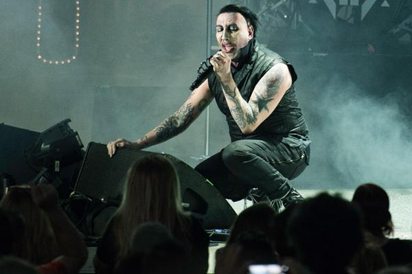 MansonPictures's tweet image. Bank Arts Center, Holmdel, NJ, 29.07.2015 @marilynmanson