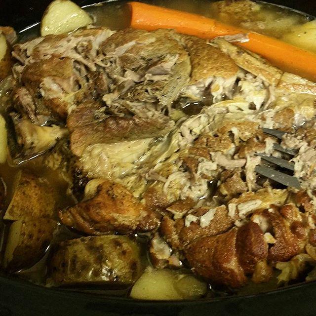 LMJB's tweet photo. #RoastPork is almost ready!
#HappyHowie #slowcooker
#foodporn #crockpot #foodpics
#MeatsOfIG #pork #dinner #food #i… http://t.co/hndRypDsgE