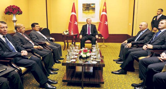 NerSeref's tweet photo. Her gün şehit geliyor, 
HEVESİ KURSAĞINDA KALASICA (!)
Pakistan ve Malezyada, halâ Türk Okulu kapatmanın derdinde.. http://t.co/Gdm5YsSkDy