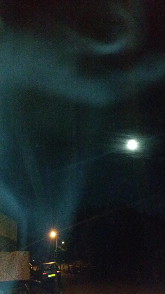 amgraham33's tweet photo. #nightsky happenings last night above #Torbay #bluemoon wonders #beautiful and #eerie. #shire #noplacelikehome http://t.co/vhbMx1d48F