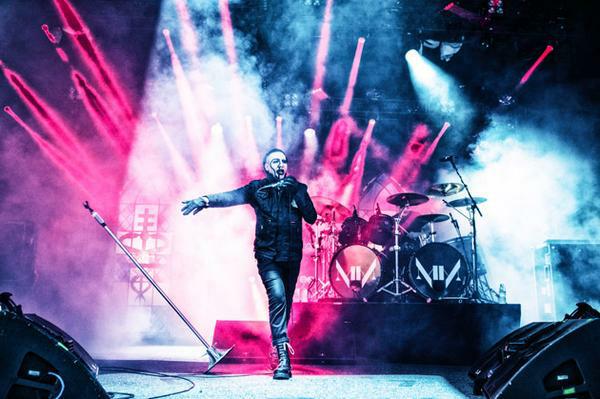 HeartInACage5's tweet image. 2.24 a.m. Goodnight BEAUTIFUL PEOPLE!!!
I hope to dream of you this night @marilynmanson ♥