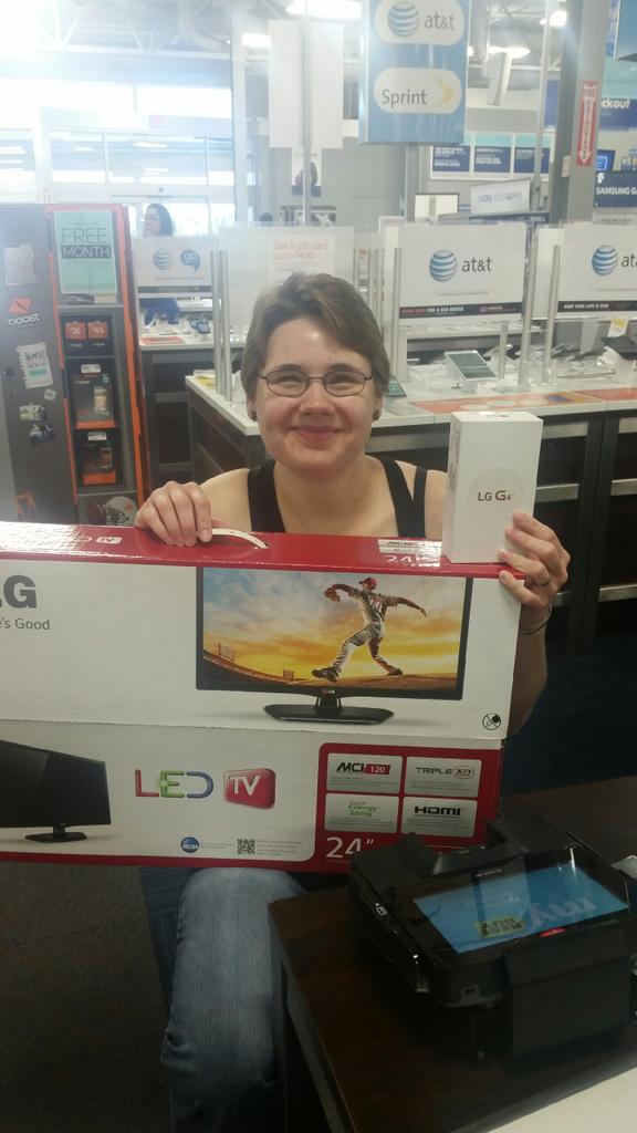 MrMarcosAguilar's tweet photo. LatePost #SprintLovesBestBuy #SprintLovesLG #FREETV @JLeRoy01 @SprintCentral @JLSASTX http://t.co/2JU294Um5D