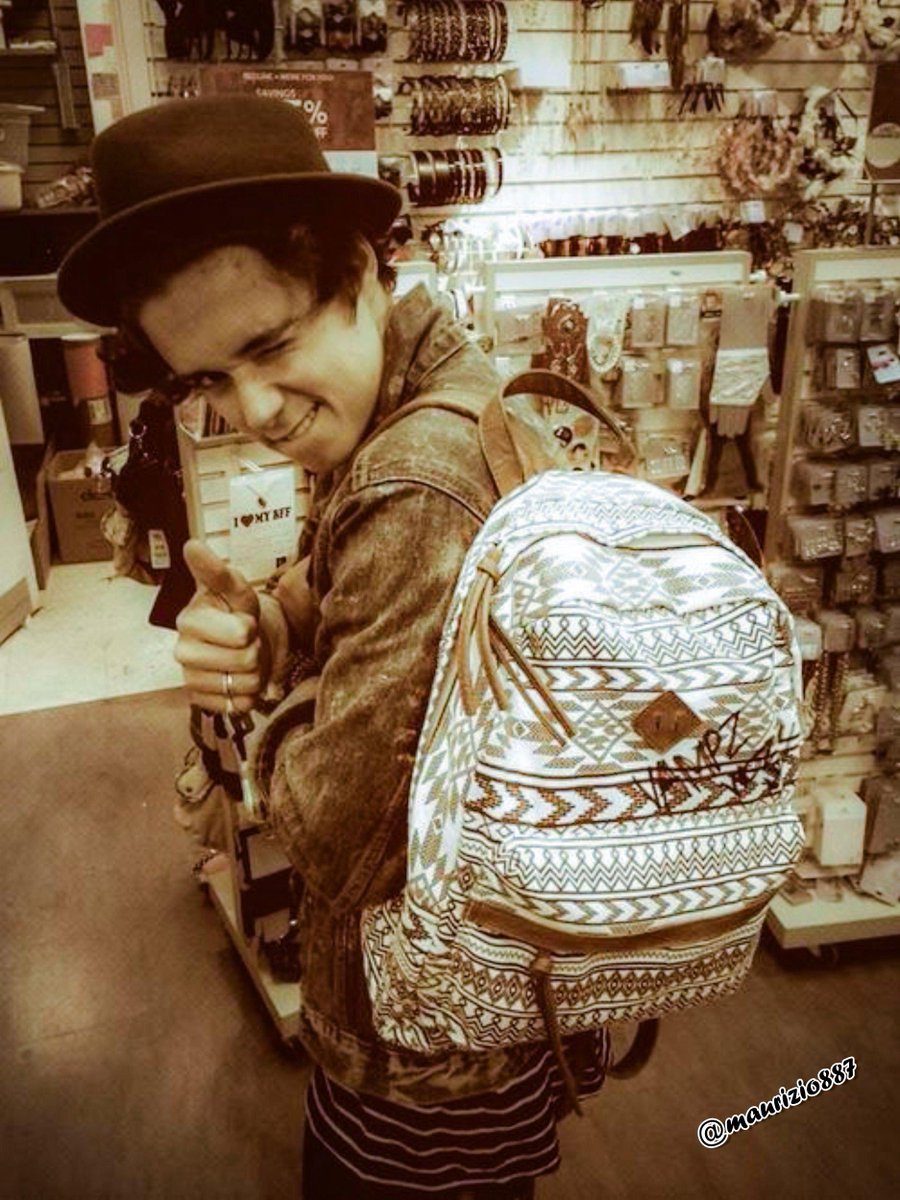 Brad_SimpsonBSS's tweet photo. You're a sexy machine, you're a hollywood dream, and you got me feelin' like a homecomin' king. #Undercover** http://t.co/7LyoMx4Hfe