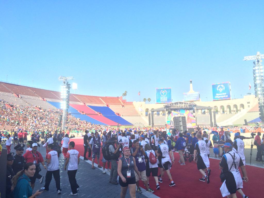 SpecialOlympics's tweet photo. Coming out of the tunnel...
OUR BELOVED ATHLETES!!! #LA2015 #inspire @USC @LA2015 http://t.co/qbUDWpDueR
