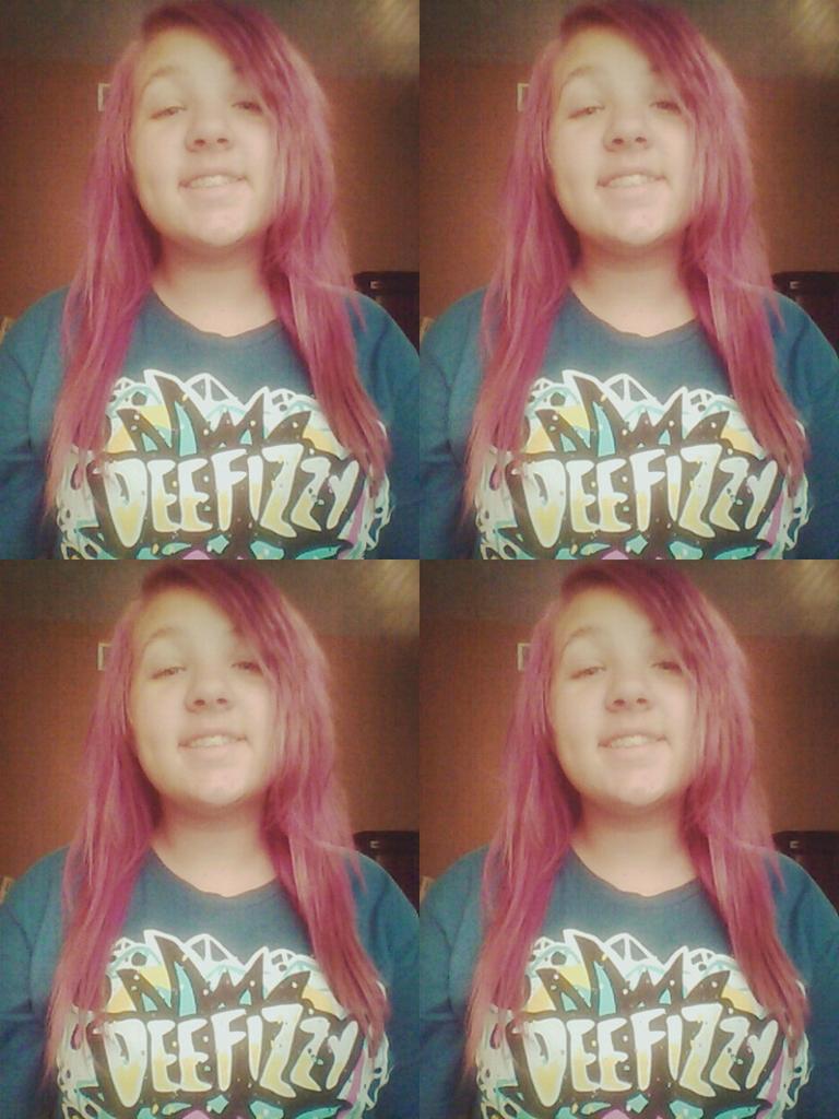 joeypogostick's tweet image. Wearing my @deefizzy merch that I got from warped.  
#fizzyfamily #fizzyfamselfie💕