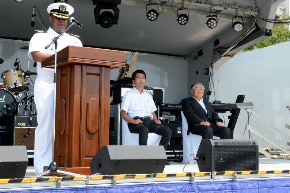 USFJ_J's tweet photo. 週末に開催された横須賀フレンドシップデーの様子です。開会式では米海軍横須賀基地スペンサー参謀長と吉田横須賀市長が挨拶されました。
(CFAY 公式FBより)
https://t.co/87jc6yXAlT http://t.co/ukZQ513CXr