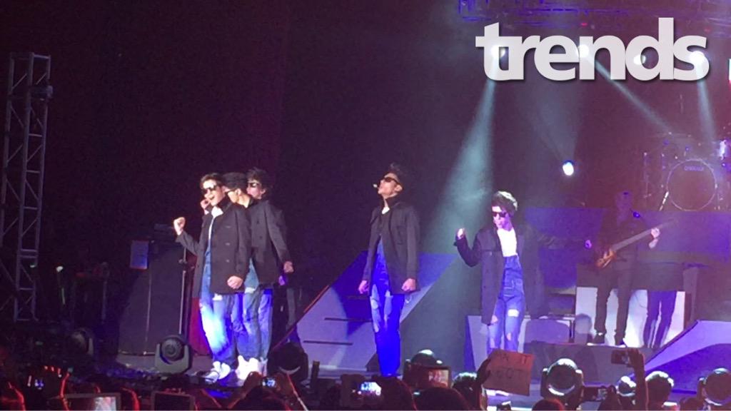 signozodiacaltv's tweet image. Y así fue cómo @somoscd9 bailó por sus #coders... 😱💃🏼🎤😍✌🏼instagram.com/p/55sPd1t_zR/