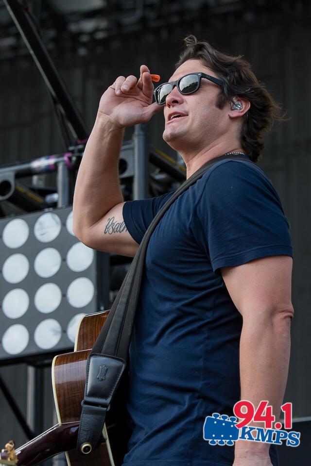emma941seattle's tweet photo. Ladies and gentlemen...@JoeNichols is in the house! (well he's in #thegorge) 😎#Watershed #KMPSsummer (@dcongerphoto) http://t.co/fSRioowPTH
