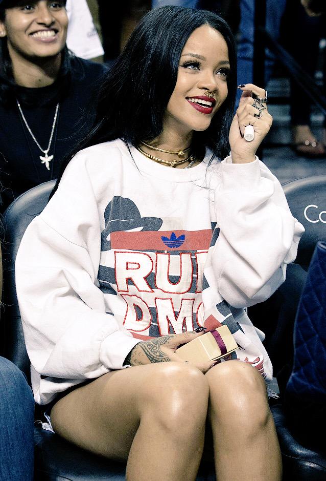 rihannarchive's tweet photo. rihanna at a charity basketball game (aug 2014) http://t.co/yu56C7yBtD